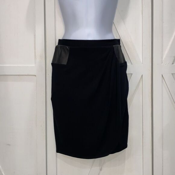 David Lerner Black Faux Leather Trim Skirt Size Small - Picture 12 of 12